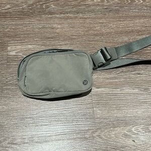 Lululemon belt bag Sage green